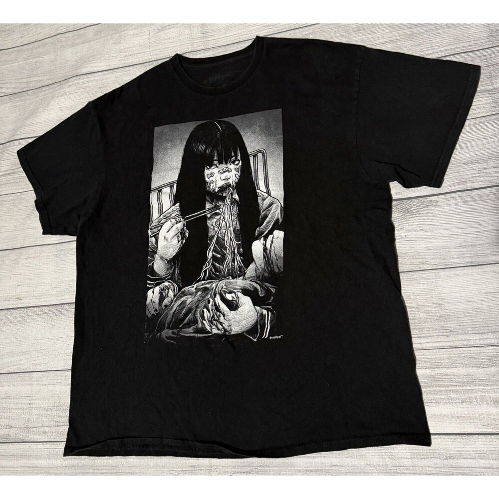 Mako Black Anime Graphic Horror Spencer’s Manga Short Sleeve Shirt XL Defect